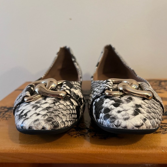 Beautiful NWOT Aerosoles! Size 10! Animal print pattern. - Picture 4 of 9